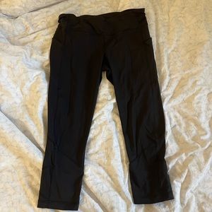 Lululemon capri leggings with pockets